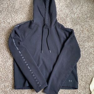Black cropped under armor sweatshirt
